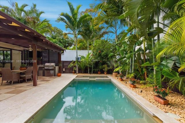 1737 SW 10th St, Miami, FL 33135