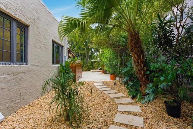 1737 SW 10th St, Miami, FL 33135