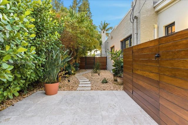 1737 SW 10th St, Miami, FL 33135