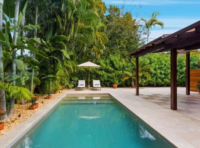 1737 SW 10th St, Miami, FL 33135