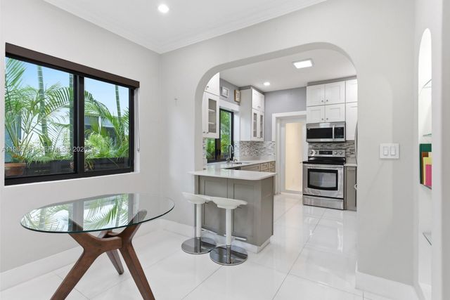 1737 SW 10th St, Miami, FL 33135