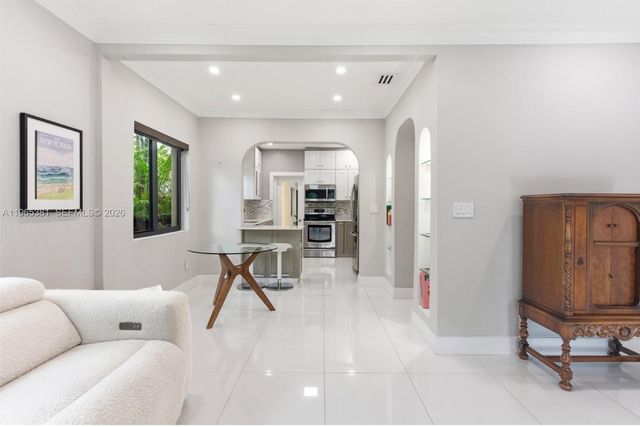 1737 SW 10th St, Miami, FL 33135