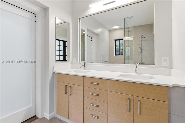 1737 SW 10th St, Miami, FL 33135