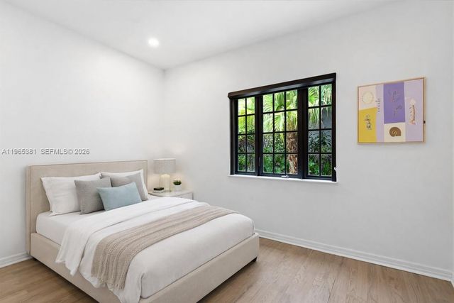 1737 SW 10th St, Miami, FL 33135