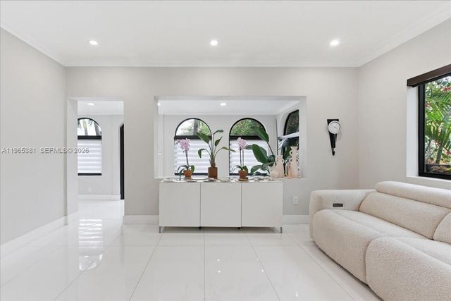 1737 SW 10th St, Miami, FL 33135