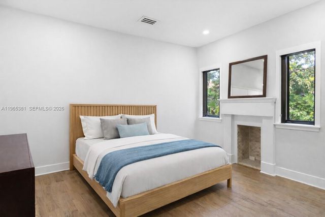 1737 SW 10th St, Miami, FL 33135