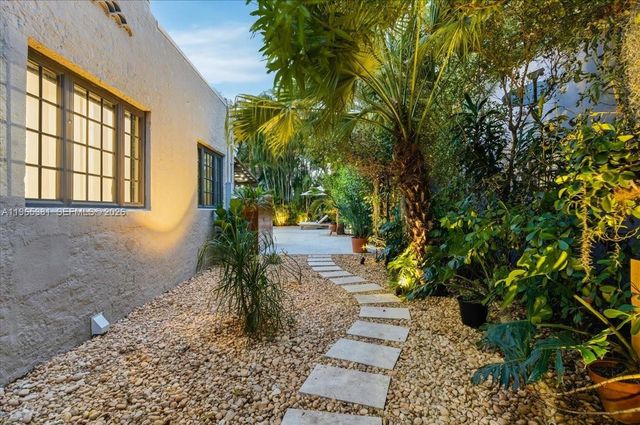 1737 SW 10th St, Miami, FL 33135