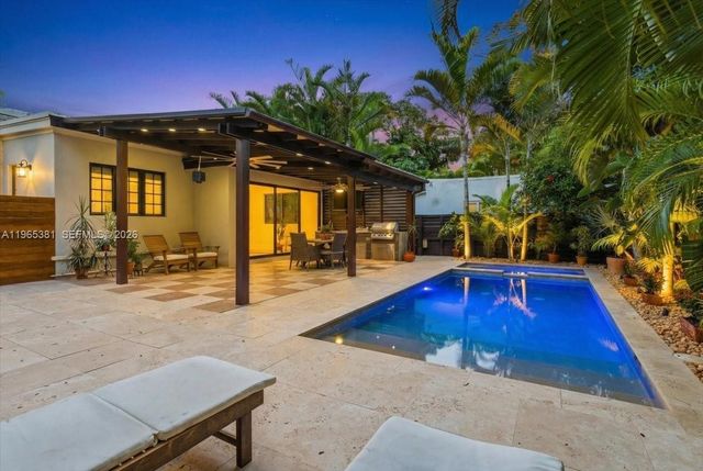 1737 SW 10th St, Miami, FL 33135