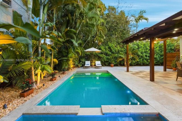 1737 SW 10th St, Miami, FL 33135