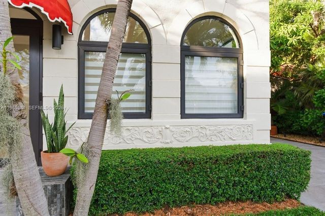 1737 SW 10th St, Miami, FL 33135