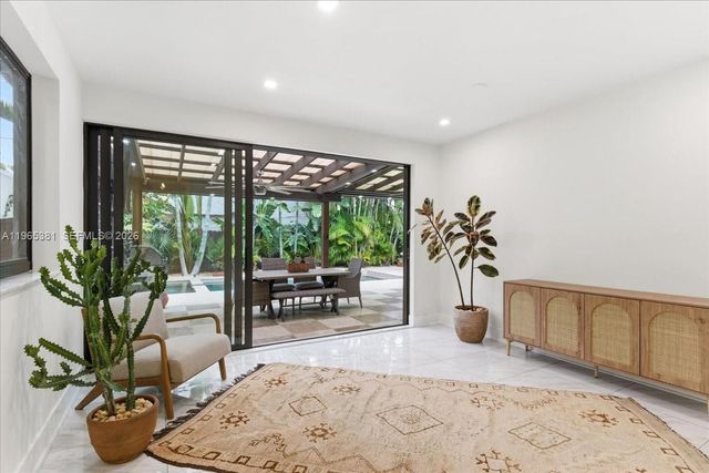 1737 SW 10th St, Miami, FL 33135