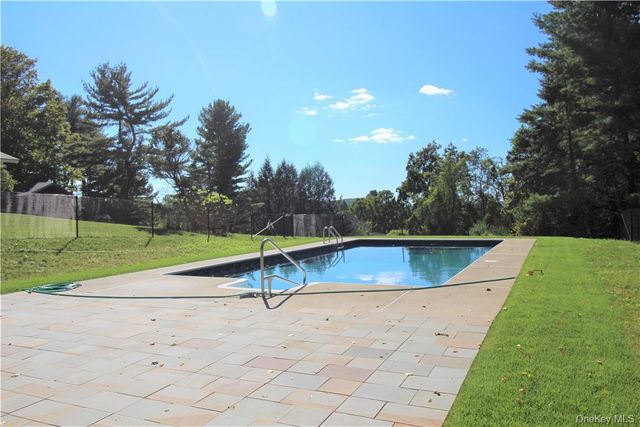 12B Flintlock Ridge Road, Katonah, NY 10536