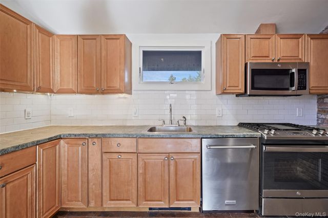 12B Flintlock Ridge Road, Katonah, NY 10536