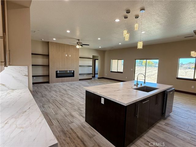 10466 10th Avenue, Hesperia, CA 92345