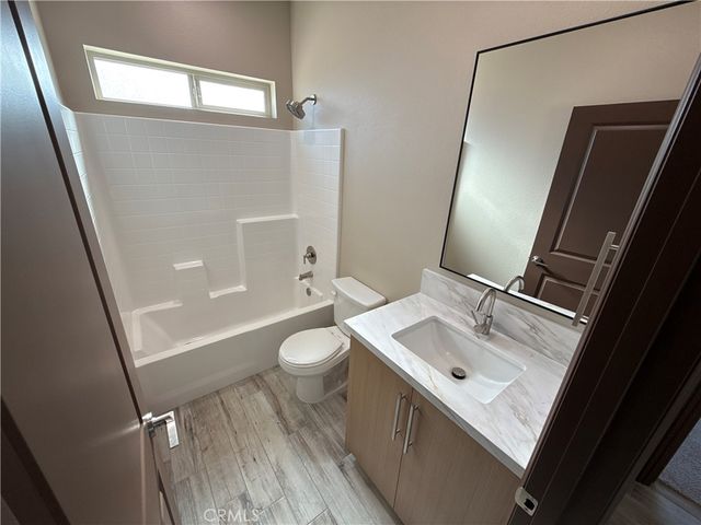 10466 10th Avenue, Hesperia, CA 92345