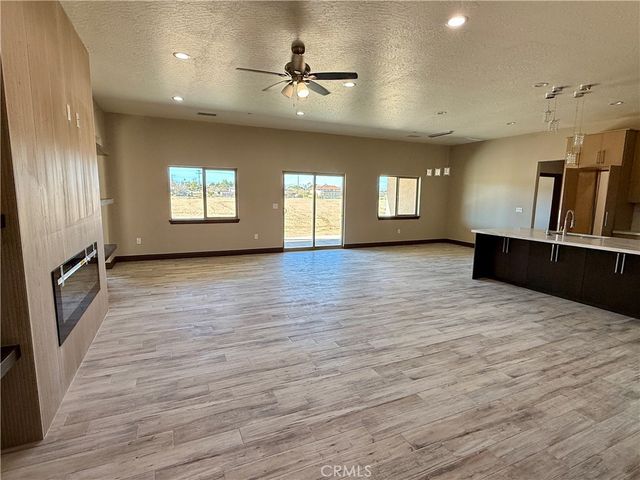 10466 10th Avenue, Hesperia, CA 92345