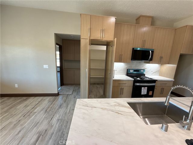 10466 10th Avenue, Hesperia, CA 92345