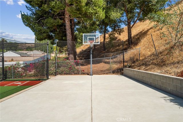 27394 Onlee, Saugus, CA 91350