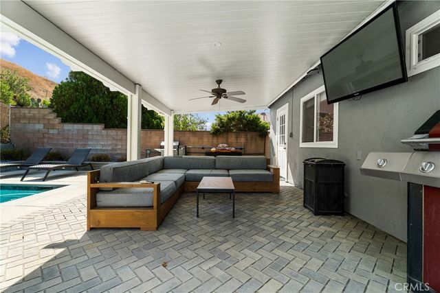27394 Onlee, Saugus, CA 91350