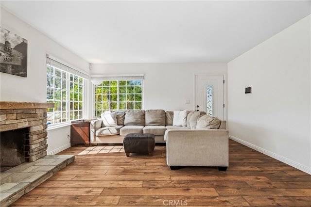 27394 Onlee, Saugus, CA 91350