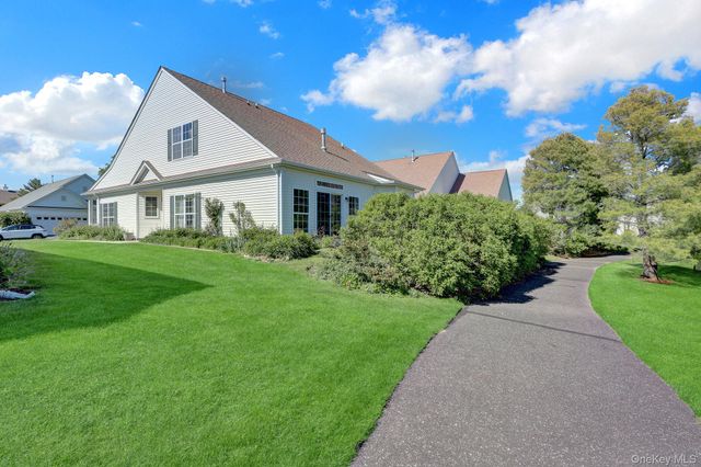 10 Louden Loop, Mount Sinai, NY 11766
