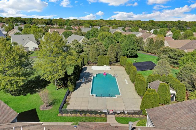 10 Louden Loop, Mount Sinai, NY 11766