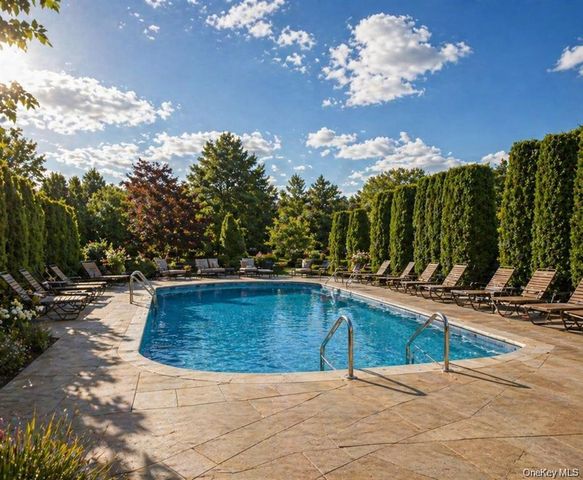 10 Louden Loop, Mount Sinai, NY 11766