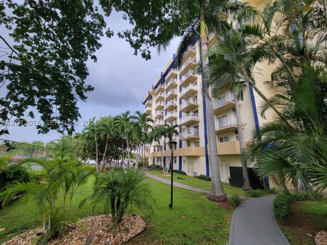4550 NW 9th St 512E, Miami, FL 33126