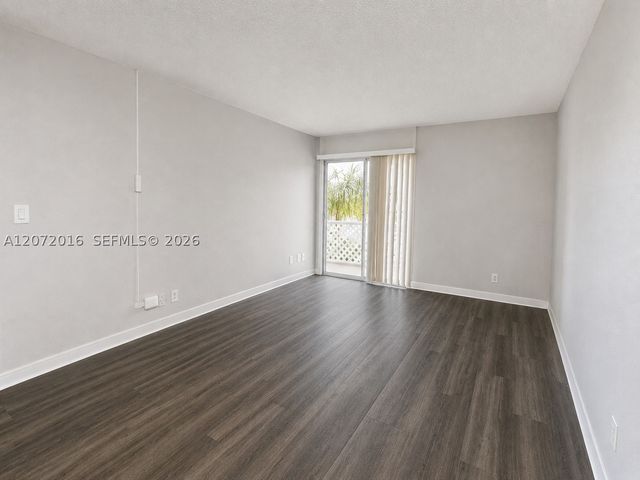 4550 NW 9th St 512E, Miami, FL 33126