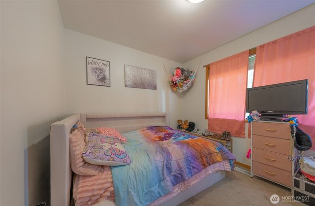 30608 40th Avenue E, Graham, WA 98338