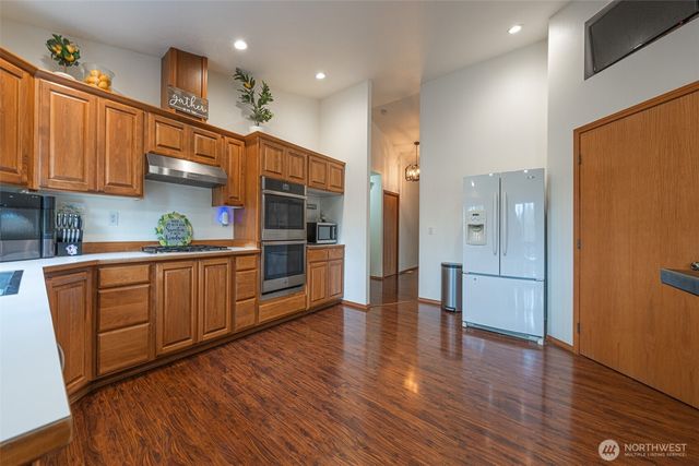 30608 40th Avenue E, Graham, WA 98338