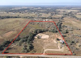 3667 County Road 427, Stockdale, TX 78160