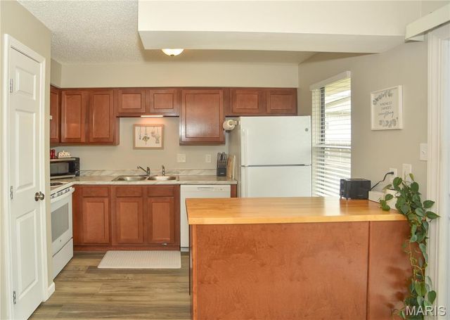 2221 Highland Hill Drive D, St Peters, MO 63376