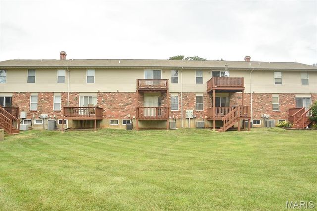 2221 Highland Hill Drive D, St Peters, MO 63376