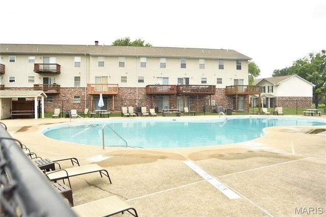 2221 Highland Hill Drive D, St Peters, MO 63376