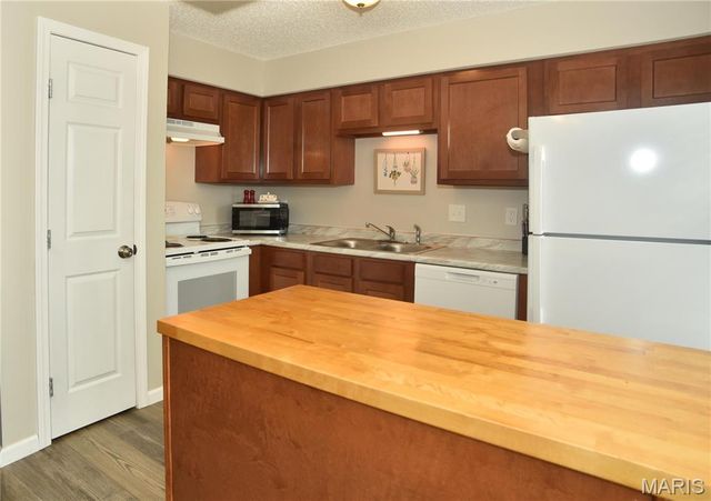 2221 Highland Hill Drive D, St Peters, MO 63376