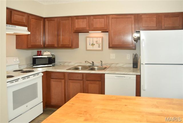 2221 Highland Hill Drive D, St Peters, MO 63376