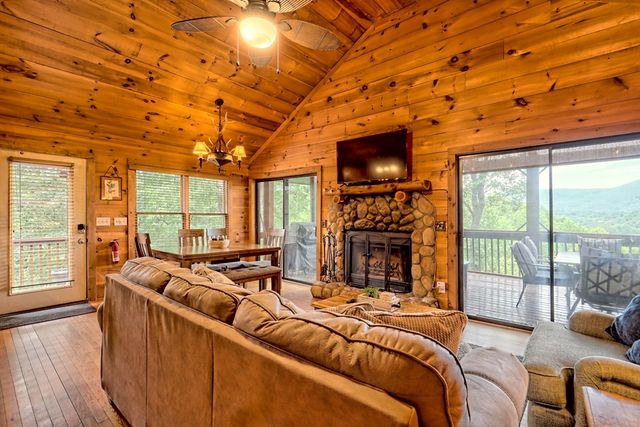 515 Amy Creek Circle, Ellijay, GA 30540