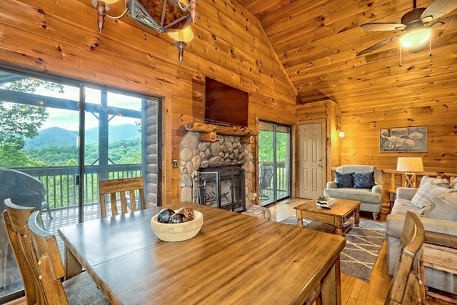 515 Amy Creek Circle, Ellijay, GA 30540