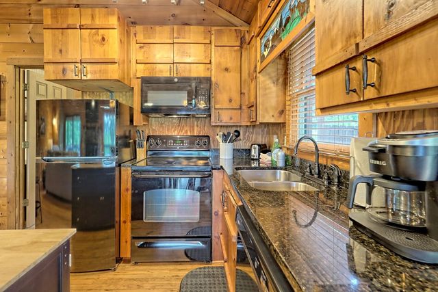515 Amy Creek Circle, Ellijay, GA 30540