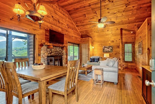 515 Amy Creek Circle, Ellijay, GA 30540
