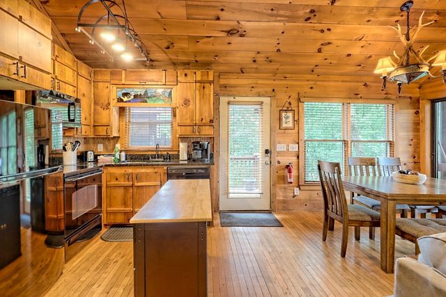 515 Amy Creek Circle, Ellijay, GA 30540