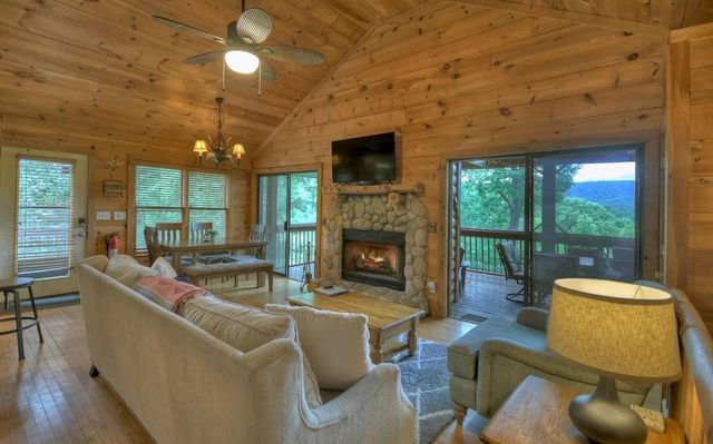 515 Amy Creek Circle, Ellijay, GA 30540