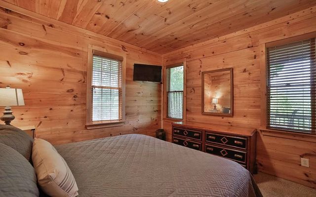 515 Amy Creek Circle, Ellijay, GA 30540