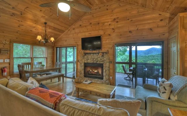 515 Amy Creek Circle, Ellijay, GA 30540