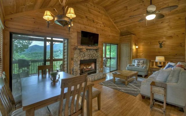 515 Amy Creek Circle, Ellijay, GA 30540
