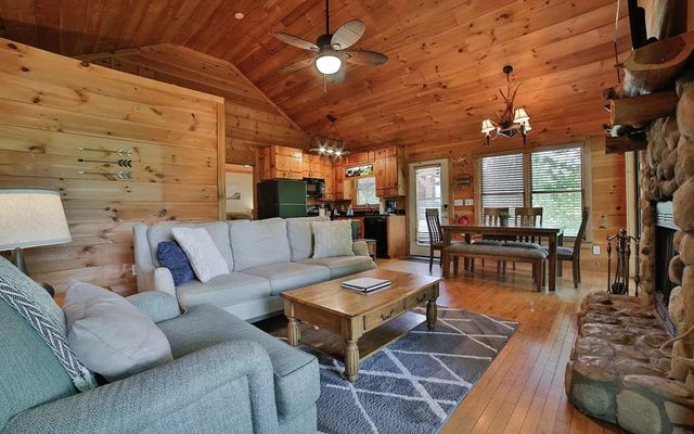 515 Amy Creek Circle, Ellijay, GA 30540