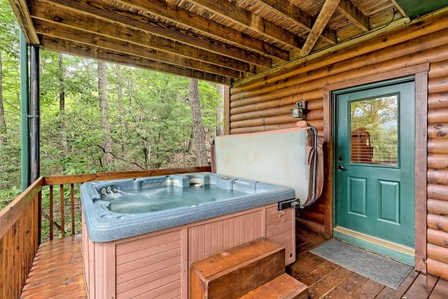 515 Amy Creek Circle, Ellijay, GA 30540