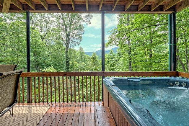 515 Amy Creek Circle, Ellijay, GA 30540