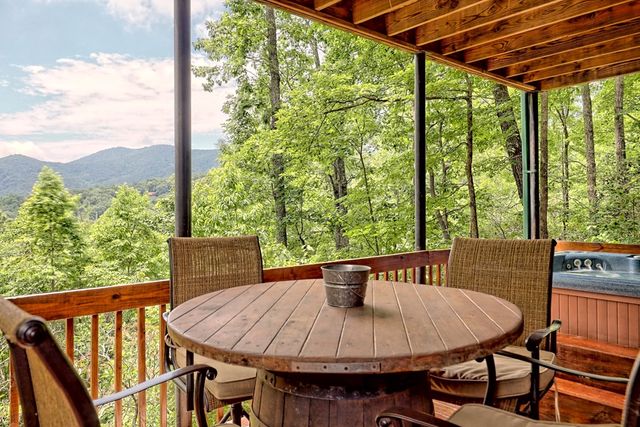 515 Amy Creek Circle, Ellijay, GA 30540